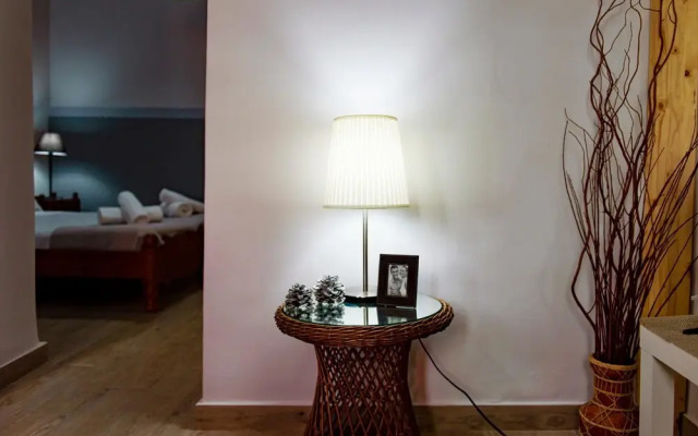 Renovated one bedroom flat in Kerameikos with courtyard by bnbPLUS