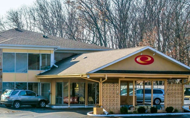 Economy Inn & Suites