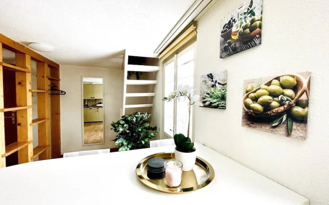 Einzigartige Schöne Altbau- Wohnung Im Zentrum