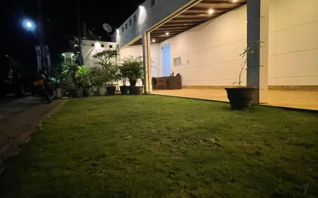 Hikka Holiday Inn