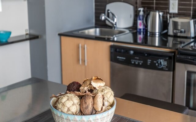 Newly Designed 1BR Executive Suite Great Location