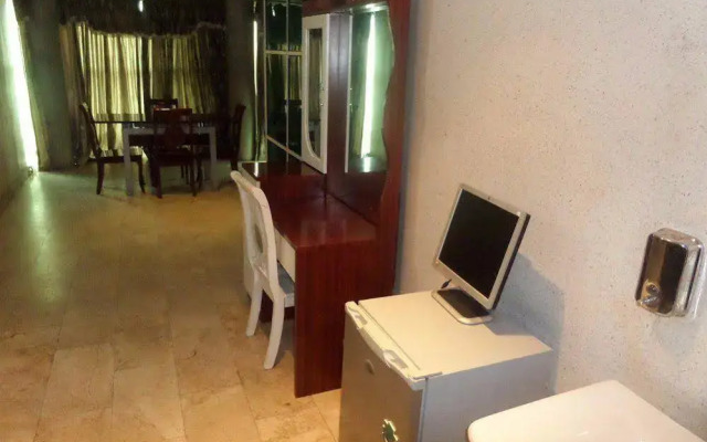 C.Courtesy Suites