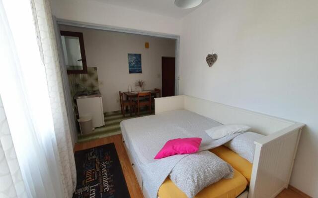 Aenona Sunny Apartment