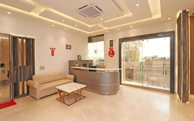 C Pearls Hotel  Banque by OYO Rooms