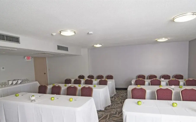 Ramada Seekonk/Providence Area