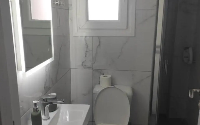 Sleek & Sunny Athenian Penthouse 5min from metro