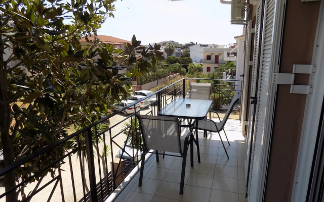 Central Cute 2Bd Balcony apt in Skiathos