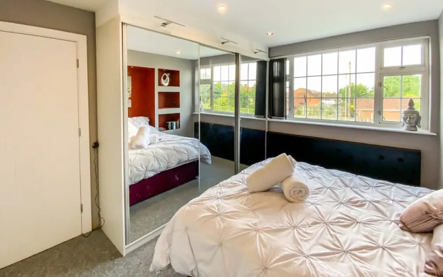 Remarkable 4-bed House in Boston