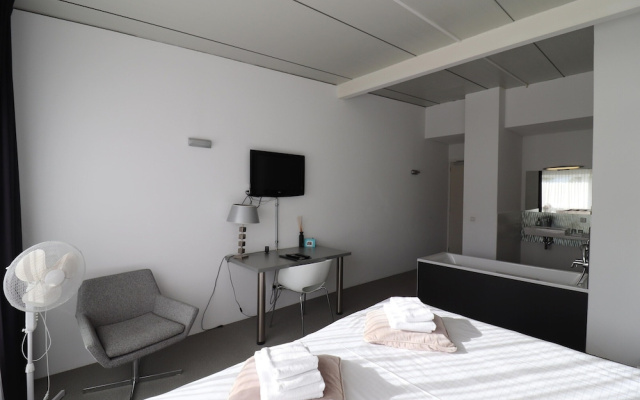 Spacious Group Stay in Teuge With Garden