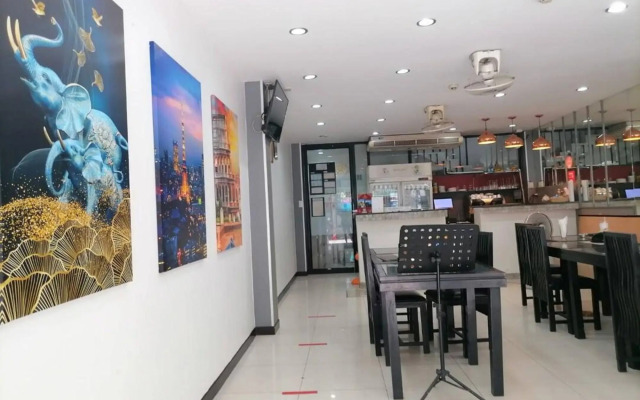 Amici Miei Hotel (SHA Certified)