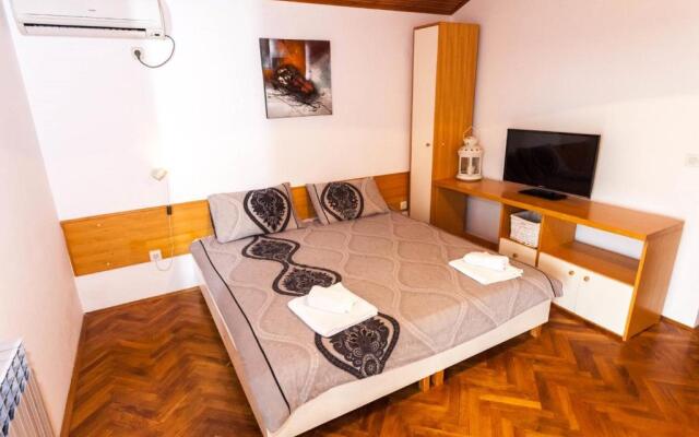 Apartments & Room Diana