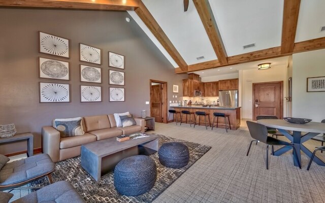 Luxury Residence - Gondola across the Street 2 Bedroom Condo by RedAwning