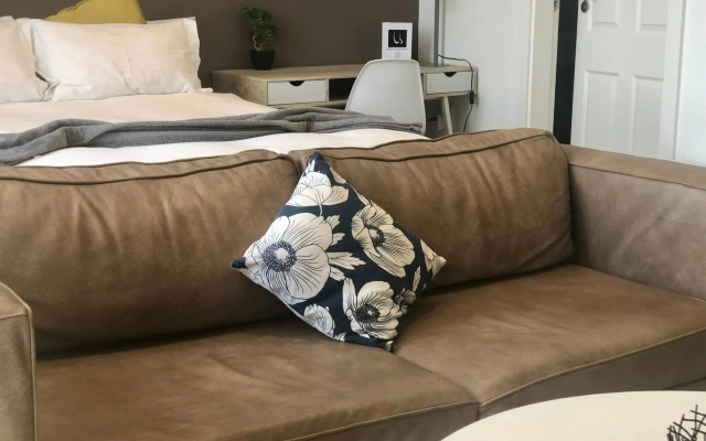 Urban Awe Apartment: iTowers 21st Floor