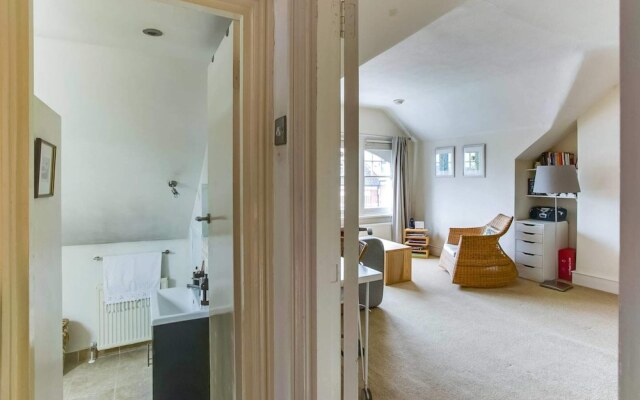 Lovely 1Br Home In North London