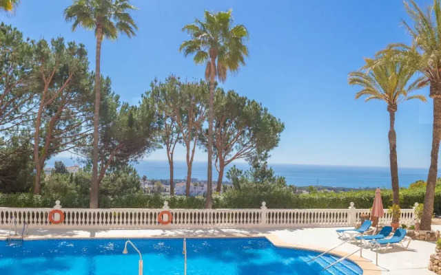 Calahonda Elegance With Pool And Sea View