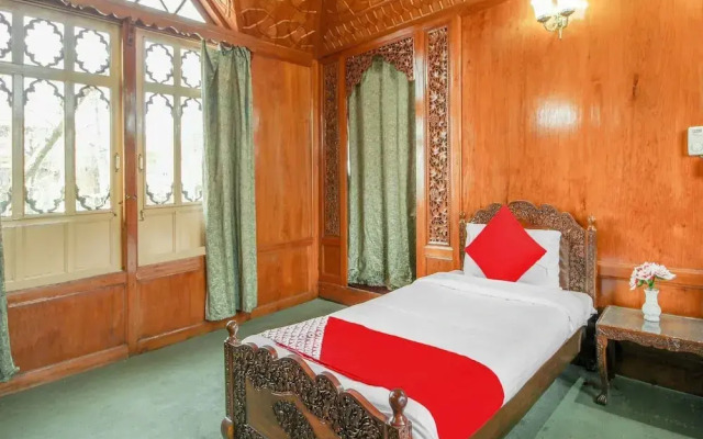 New Maharaja Palace Group of Houseboat's