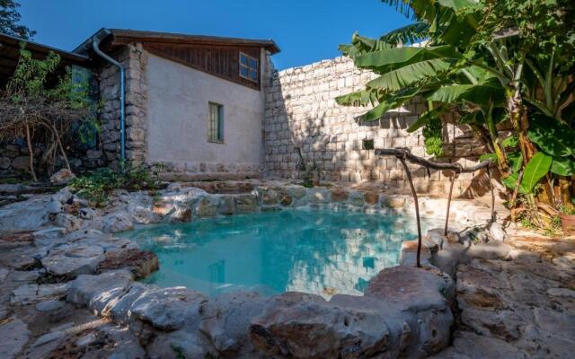 Hemdatya Stone Suites In The Galilee