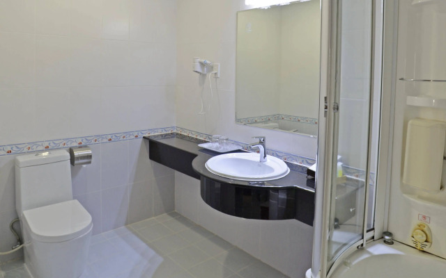Kin Hotel Ly Tu Trong