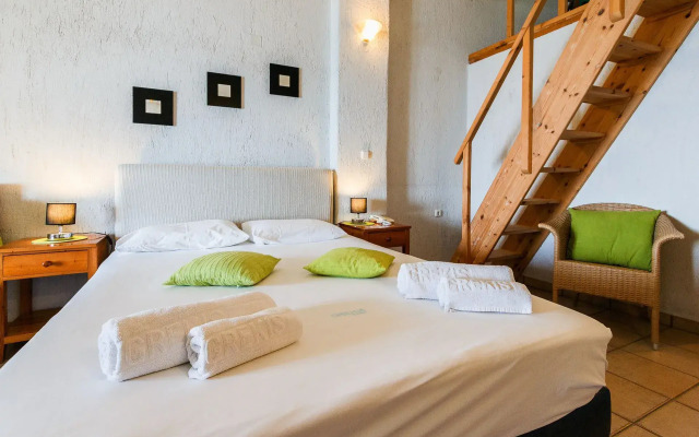 Grekis Hotel and Apartments