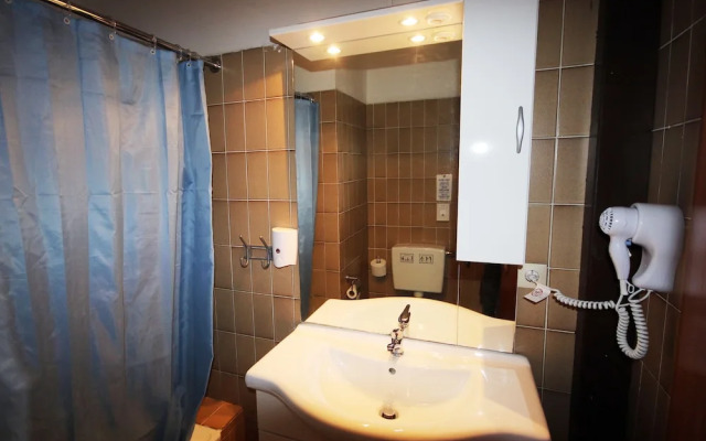 The Penny Pincher Inn - Hostel
