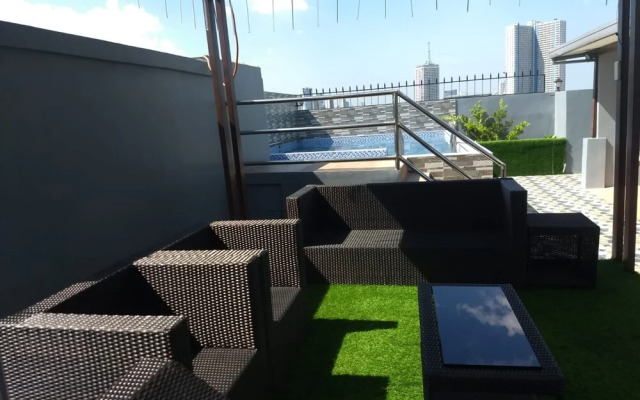 OYO 848 Dona Aurora Condotel