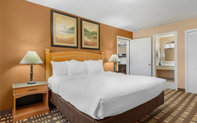 Quality Inn & Suites Plano East - Richardson