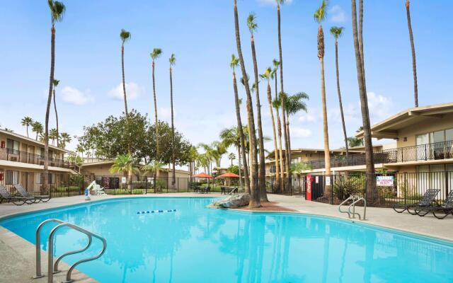 Ramada by Wyndham San Diego North Hotel & Conference Center