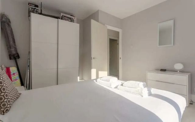 Modern 2 Bedroom Apartment in Morden