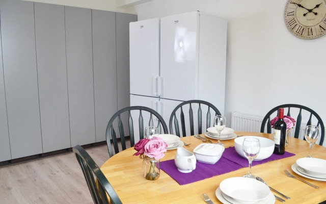 No 40, 5 beds, sleeps 7