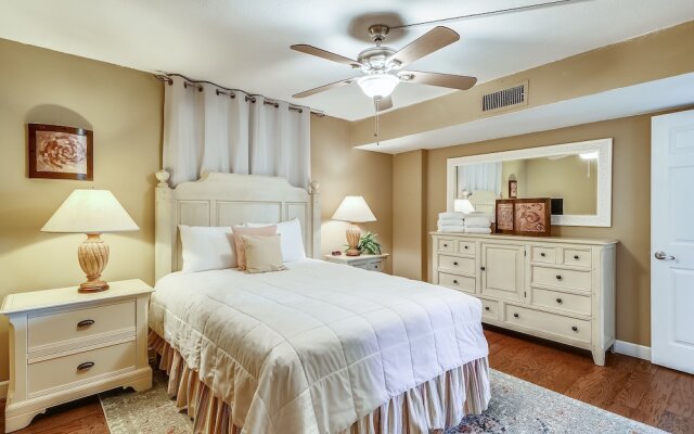 DP 202C Recently renovated 2 bedroom condo near Destin Harbor and amazing views by RedAwning