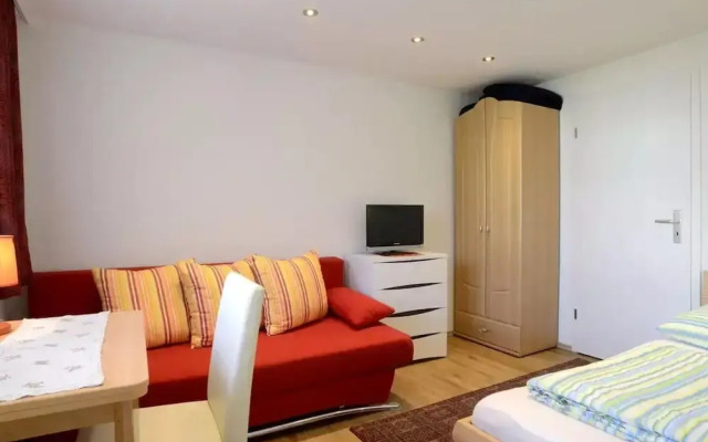 Spacious Holiday Home With Garden