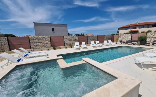 PINNA RESIDENCE - Datul