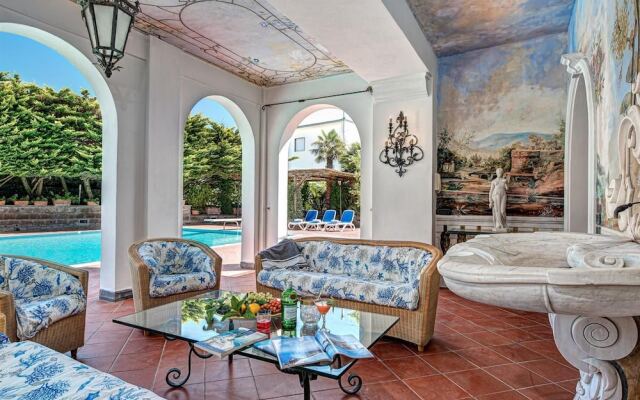 The Palace - Villa Escondida