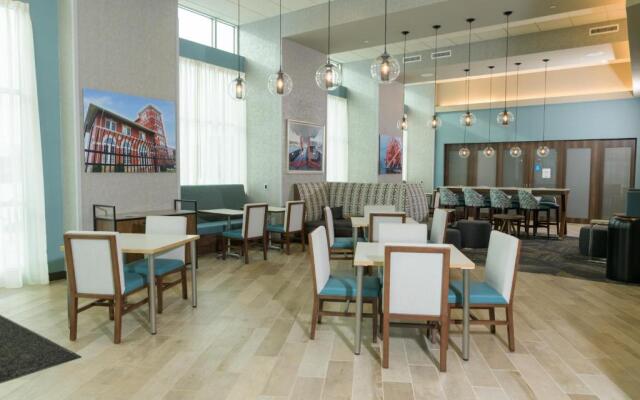 Hampton Inn & Suites Erie Bayfront