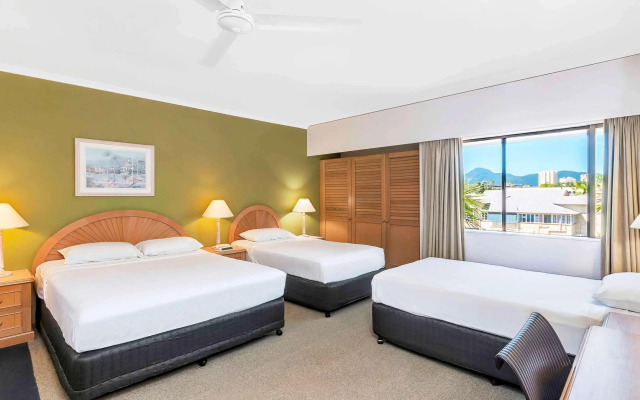 Mercure Cairns