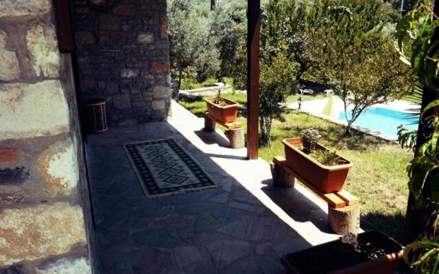Pir Efes Konakları
