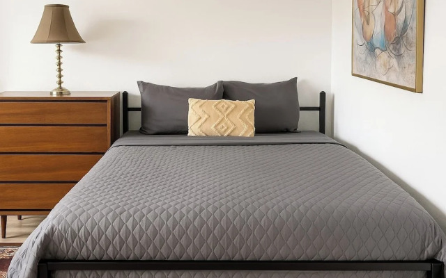 Detroit 4BR Home Bathtub & Pet Friendly Stay