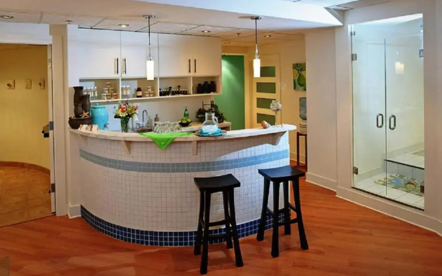 Lunenburg Arms Hotel and Spa