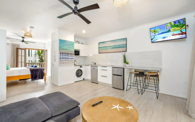 Palm Cove Beach Retreat - 1st Floor