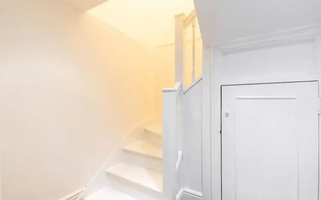 Charming Two-Bedroom Flat in West Hampstead