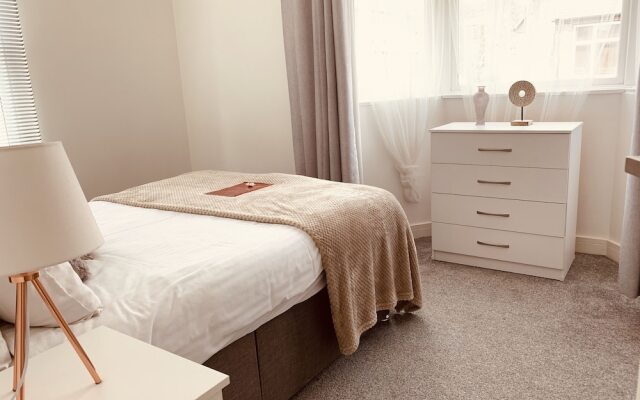 Elthorne Luxury Apartments - Uxbridge