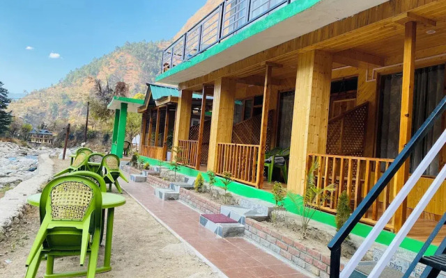 Tirthan Holidays Cottage