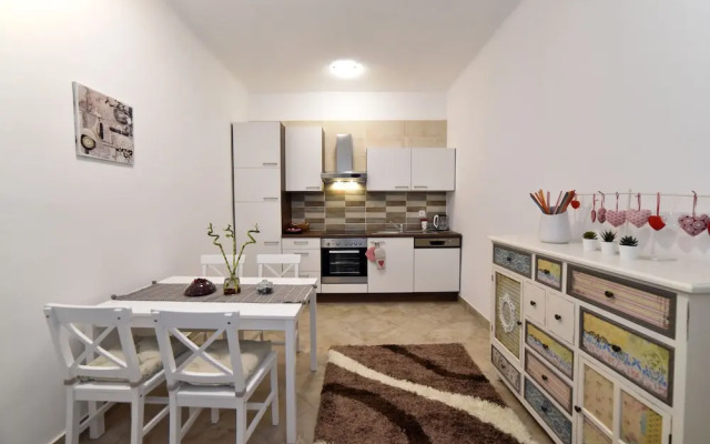 Apartment Heart to Heart