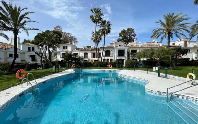 Exquisite NEW townhouse/Front Beach/2BEDR/2,5BATH