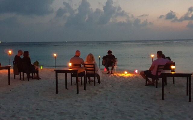 Omadhoo Inn