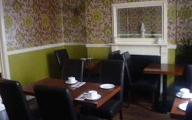 Cross Street Guesthouse & B & B