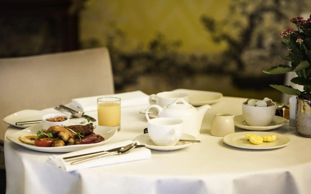 WorldHotels Distinctive Woughton House Hotel