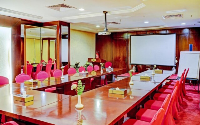 Capital O 596 Garden Palace Hotel