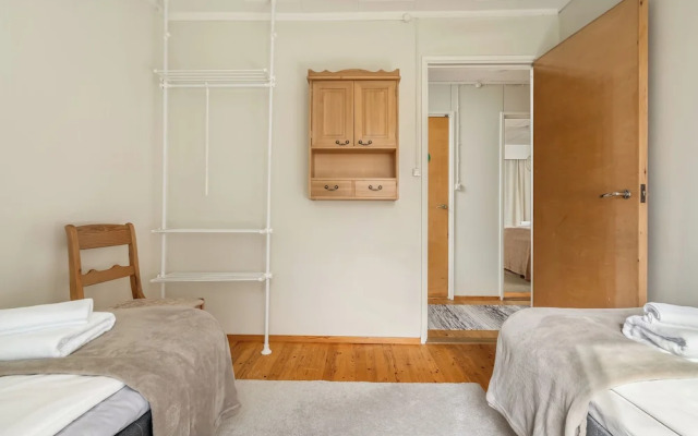 Spacious 3BR House - River View & Sauna