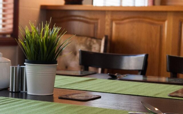 Ainslie Manor B&B